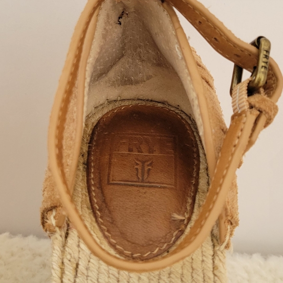 Frye Lila Feather Wedge Open Toe Suede Sandal Womens Tan Size 6 - Picture 4 of 12